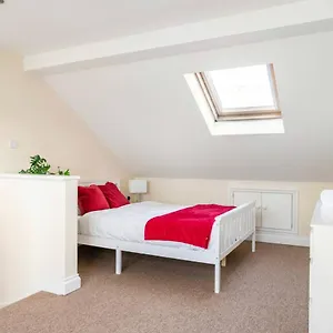 2 Bed Terraced House With Loft In Stratford , Londres Reino Unido